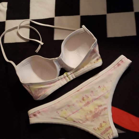 GUC...Victoria Secret 34D/MEDIUM 2pc bikini - Picture 5 of 8
